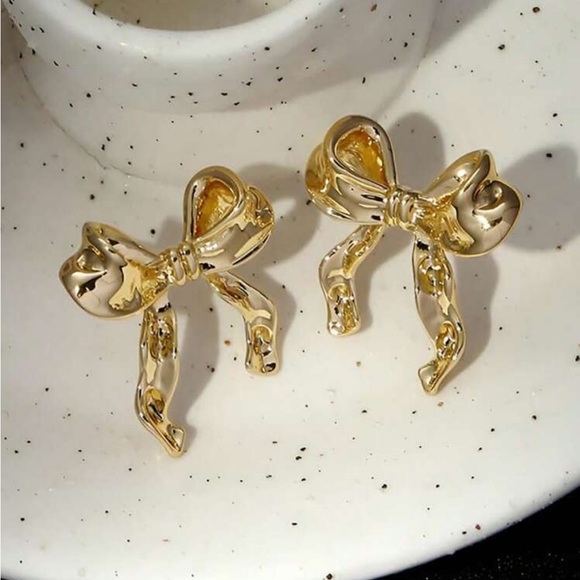 Jewelry - Gold Bow Decor Stud Earrings